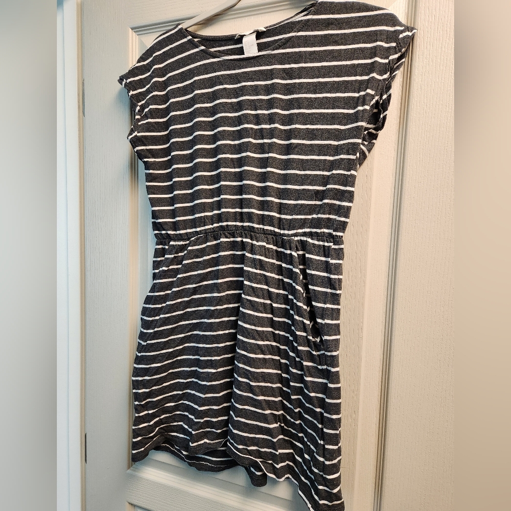 H&M Basic Gray Striped T-Shirt Dress